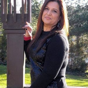 Meet your Posher, Afia